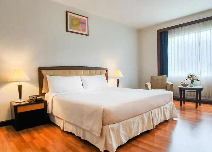 Zenith Sukhumvit Hotel, 4*