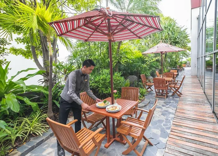 Zenith Sukhumvit Hotel, 4*